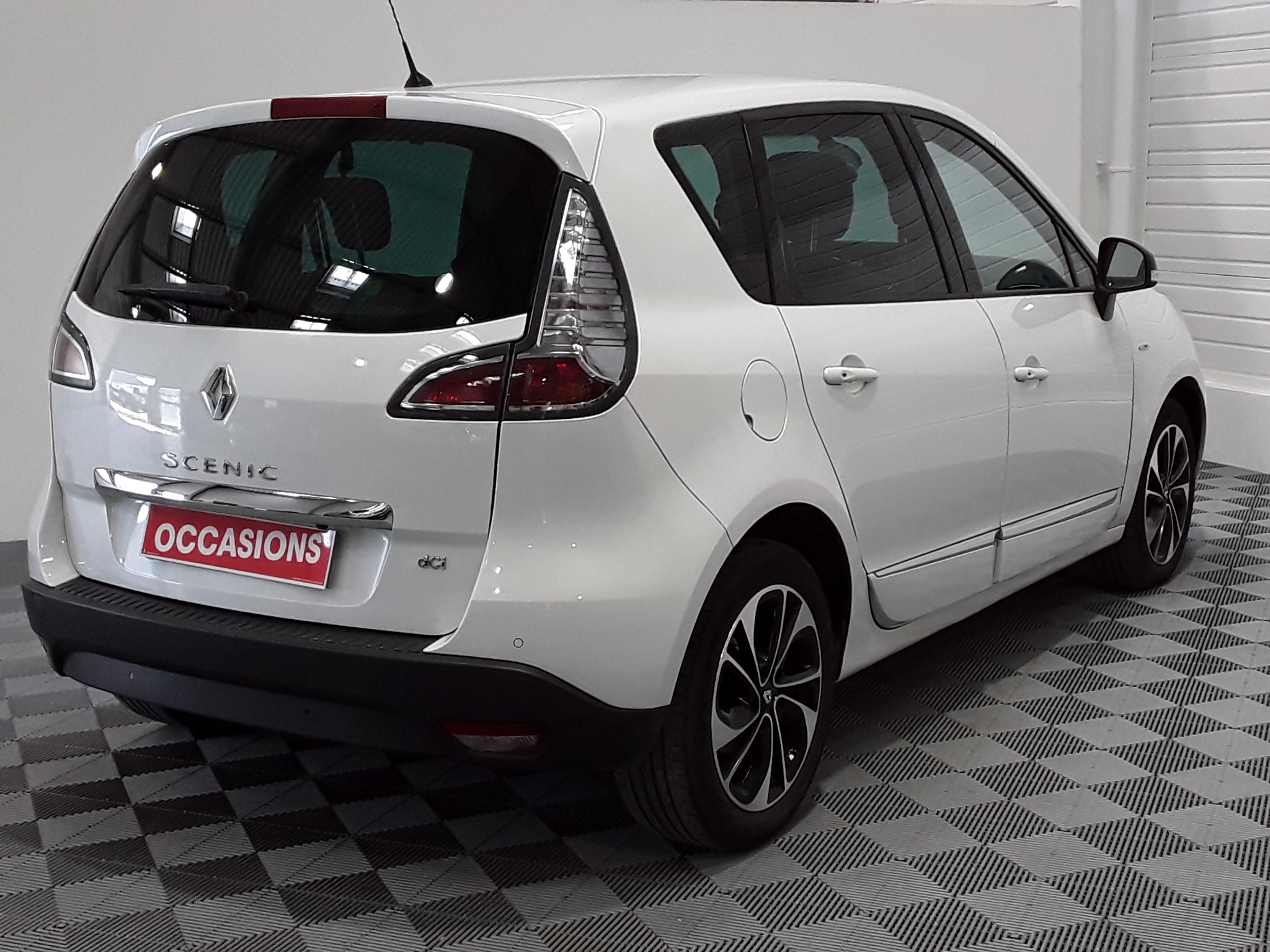 RENAULT SCENIC III de 2015 La ChapelleSaintLuc Massoutre VO